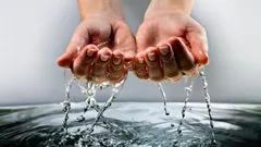 Zwart, heet en stroomgeleidend: wetenschappers hebben de vierde toestand van water ontdekt
