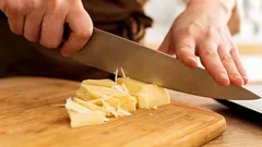 Ik koop geen kaas meer in de winkel: zo maak je het zelf in 10 minuten